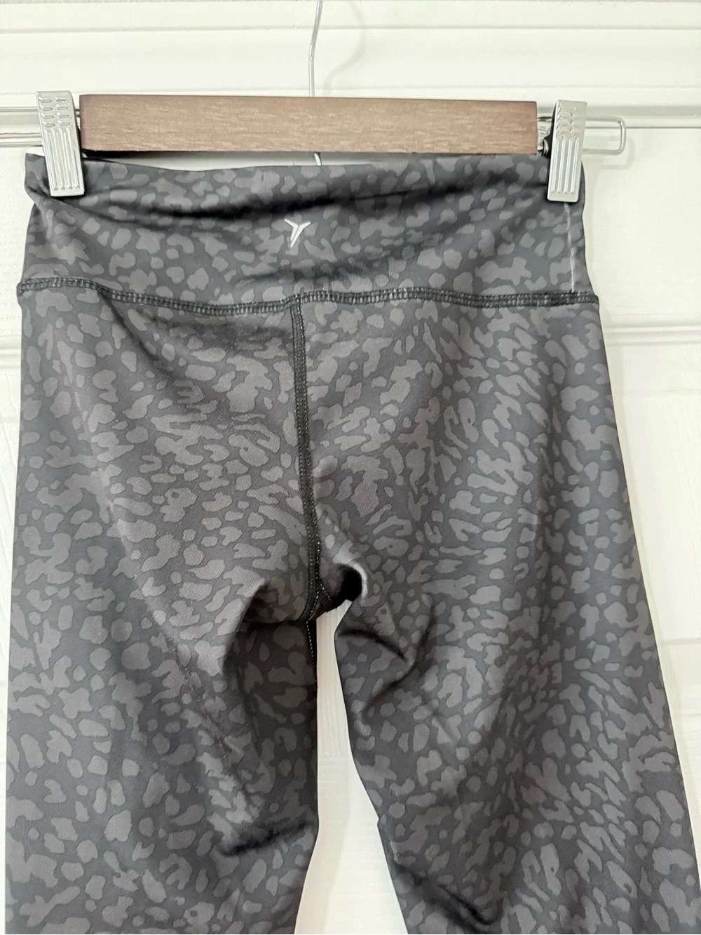 Girls Old Navy Cheetah Active Go Dry Leggings- Size 8